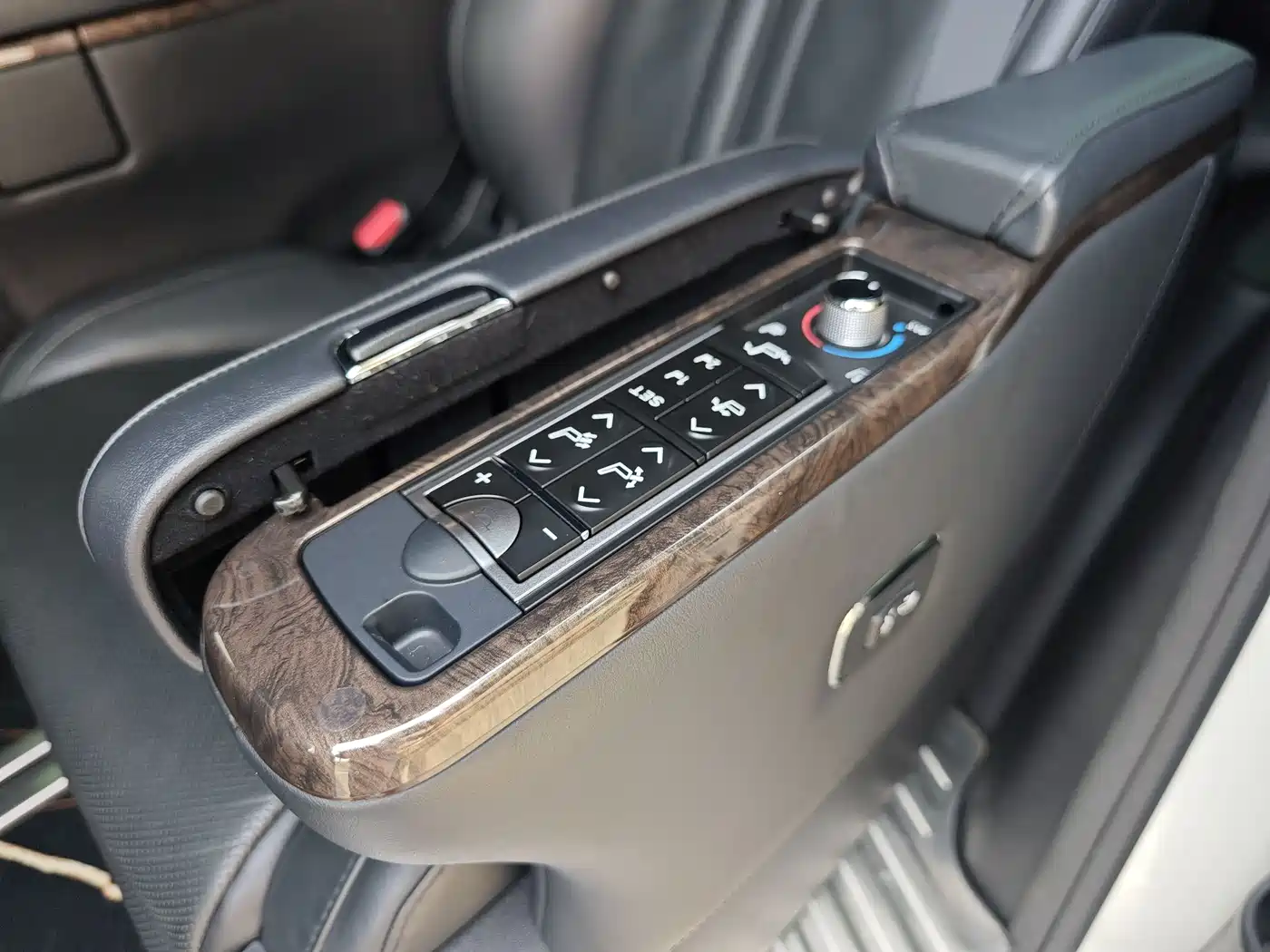 Toyota Alphard 2020 Hybrid 2.5L Premium Edition фото 22