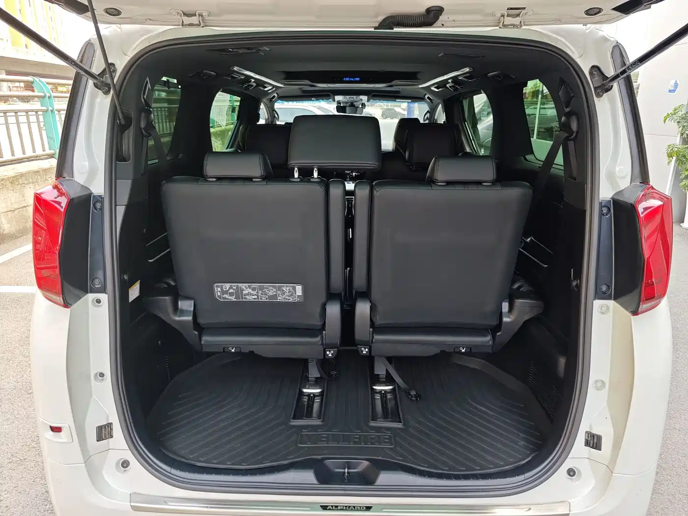 Toyota Alphard 2020 Hybrid 2.5L Premium Edition фото 28