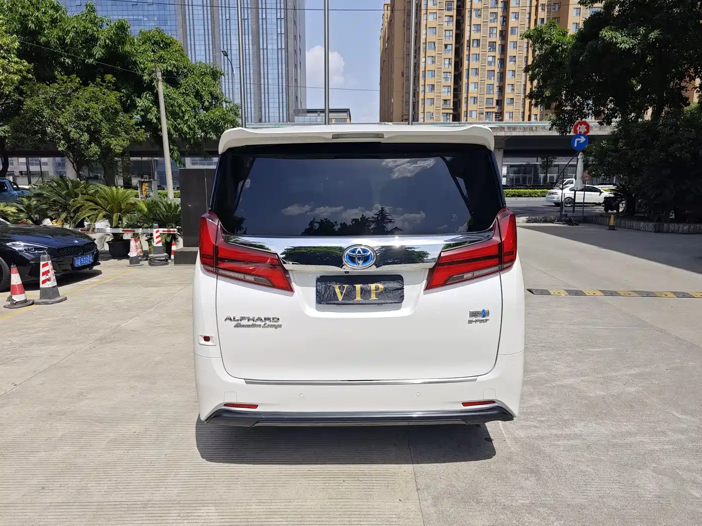 Toyota Alphard 2020 Hybrid 2.5L Premium Edition фото 41