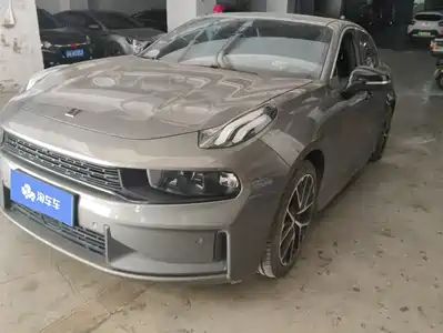 Lynk & Co 03