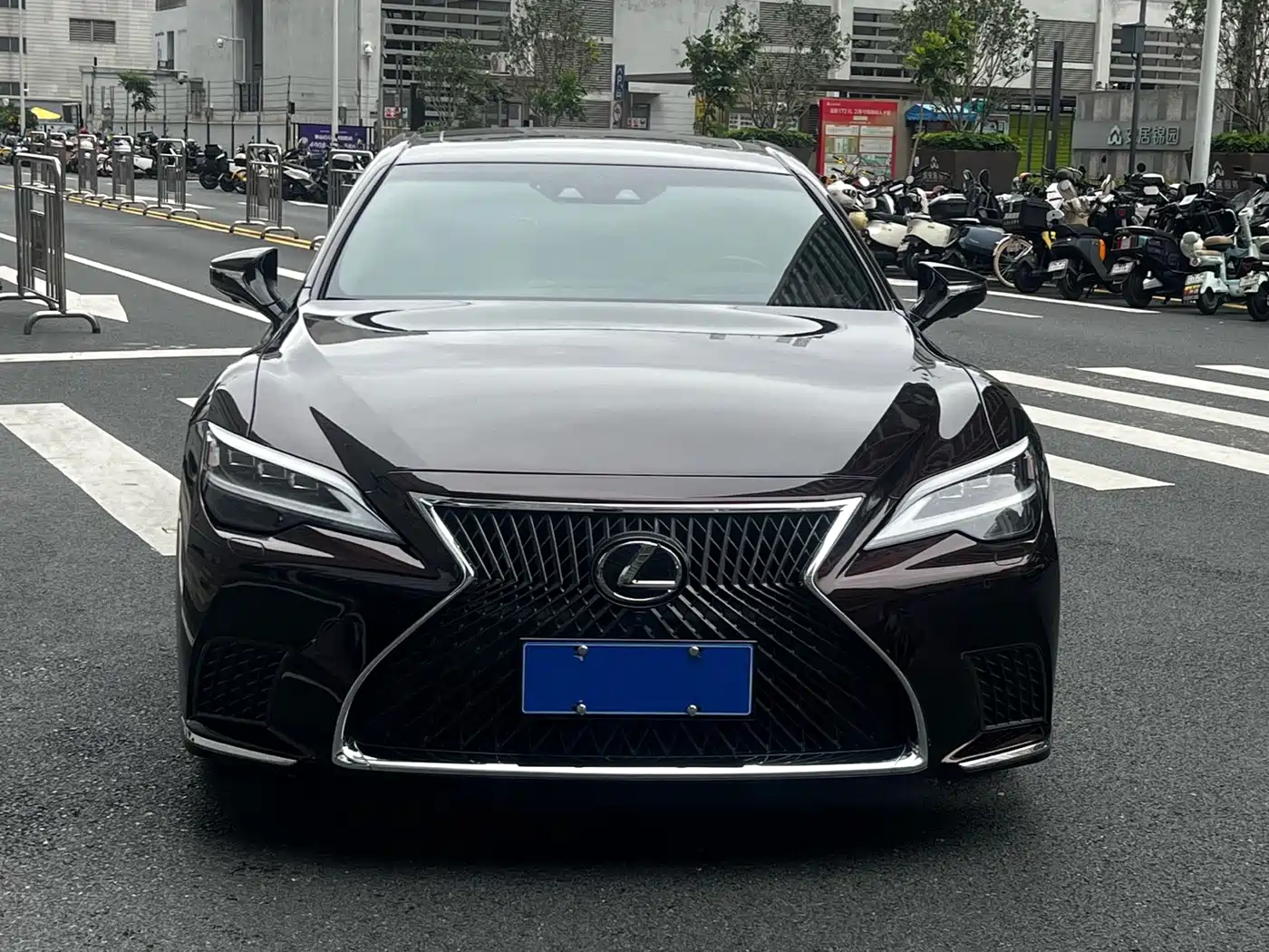Lexus LS 2021 500h Executive Edition фото 2