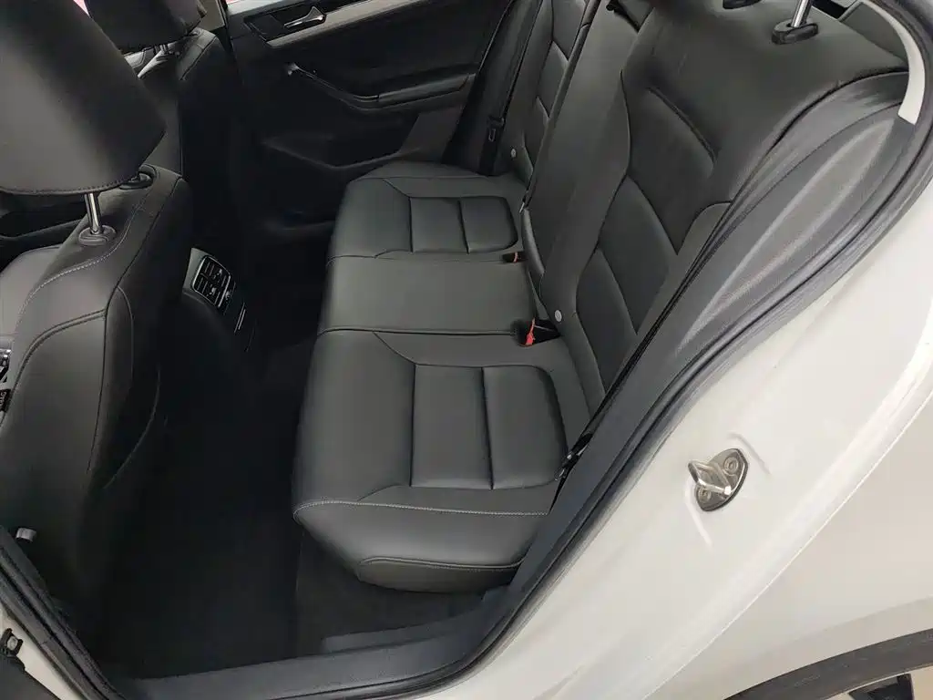 Volkswagen Sagitar 2018 1.6L Automatic Comfort фото 17