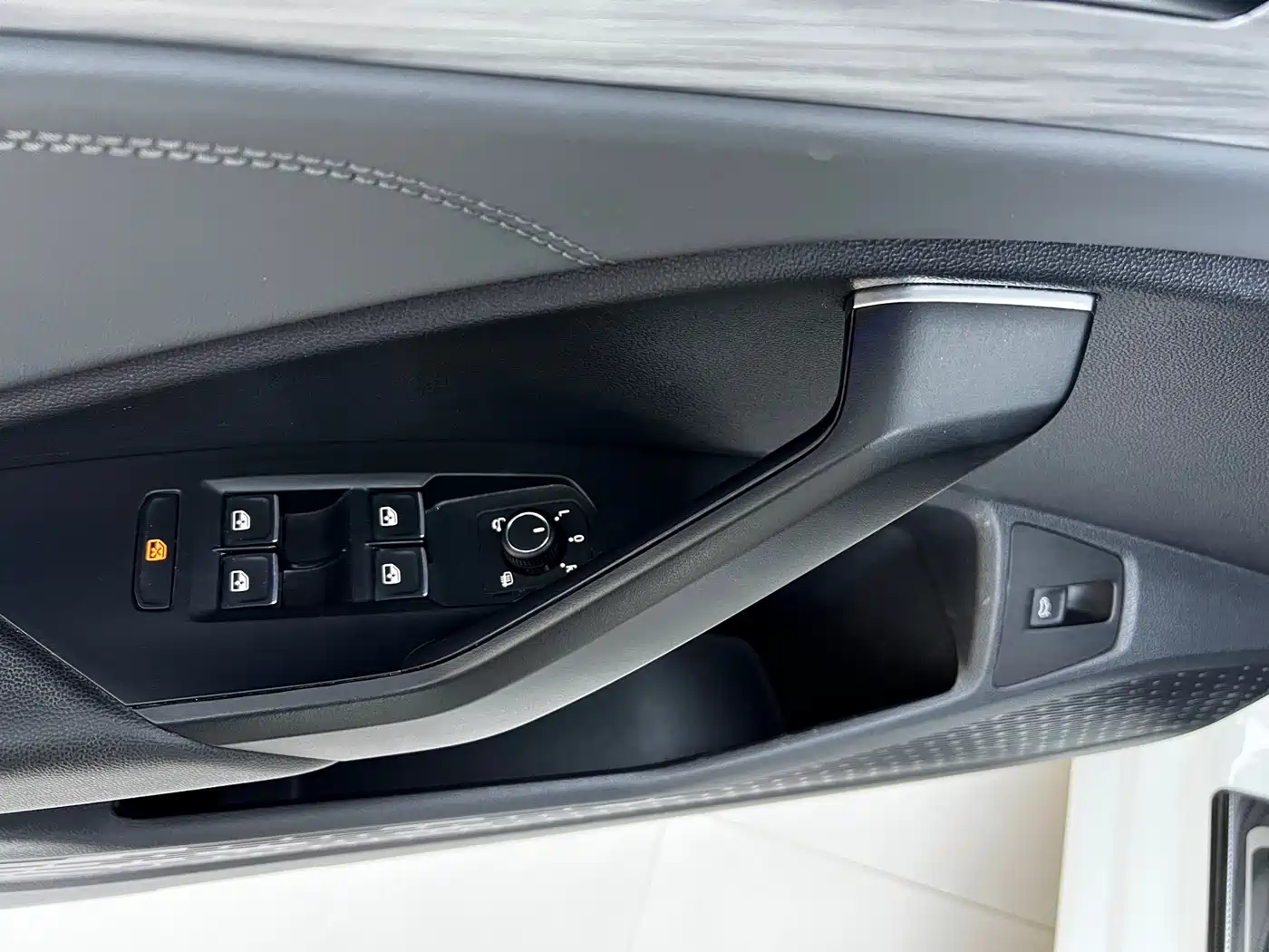 Volkswagen Sagitar 2024 300TSI DSG Surpass Edition фото 9