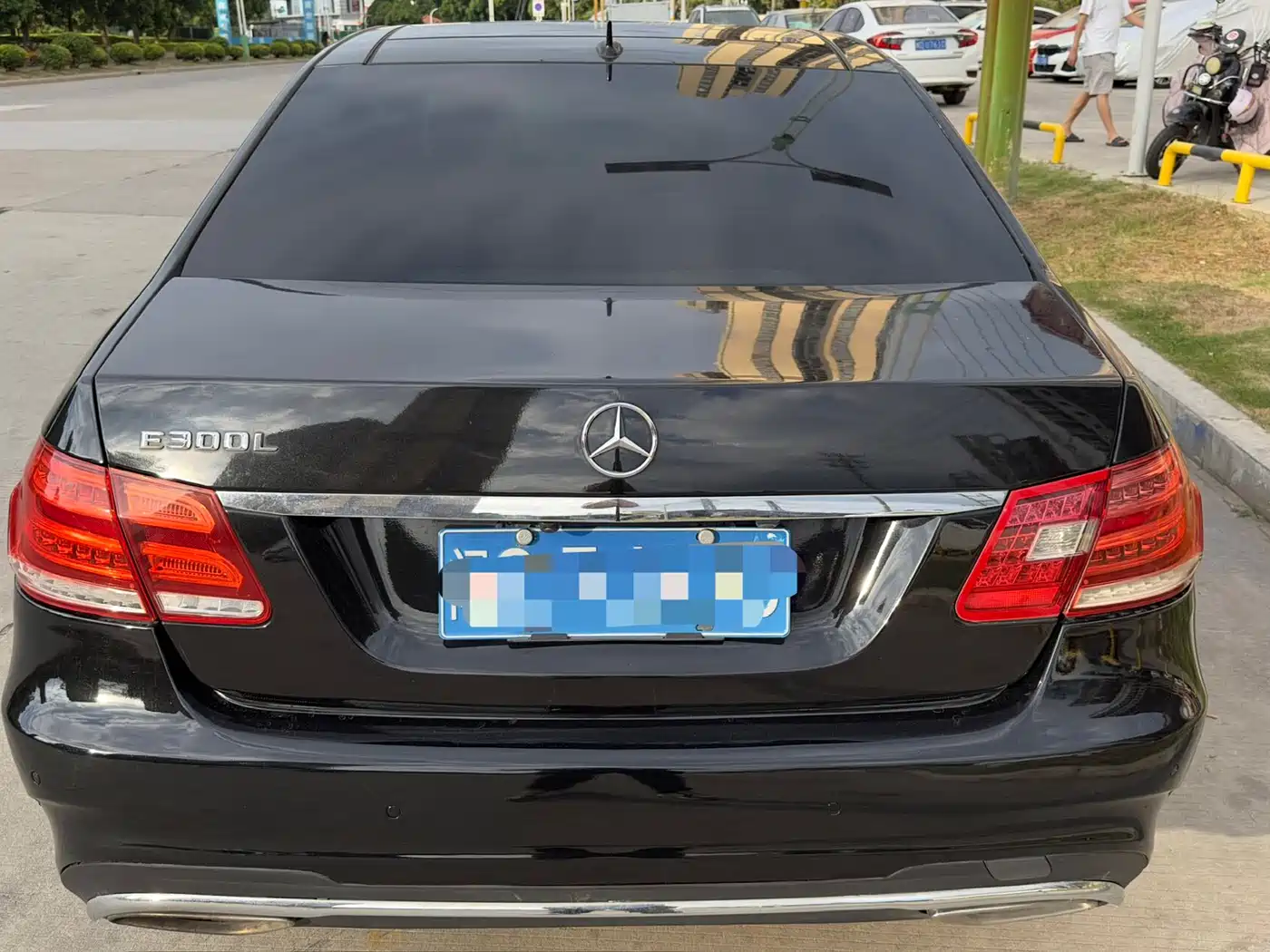 Mercedes-Benz E-Class 2013 Model E 260 L CGI Fashion фото 9