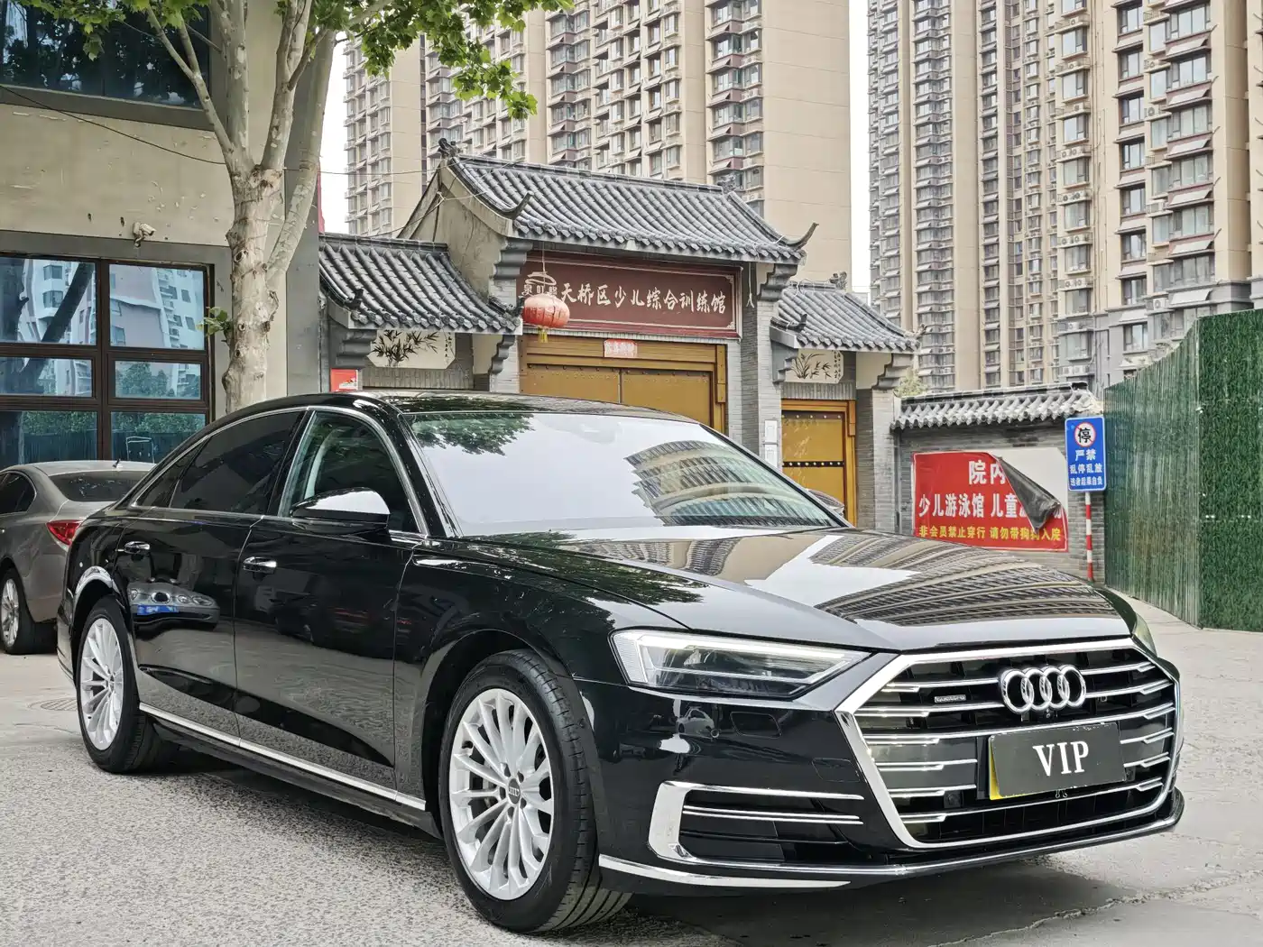 Audi A8 2018 A8L 55 TFSI quattro Launch Premium фото 3