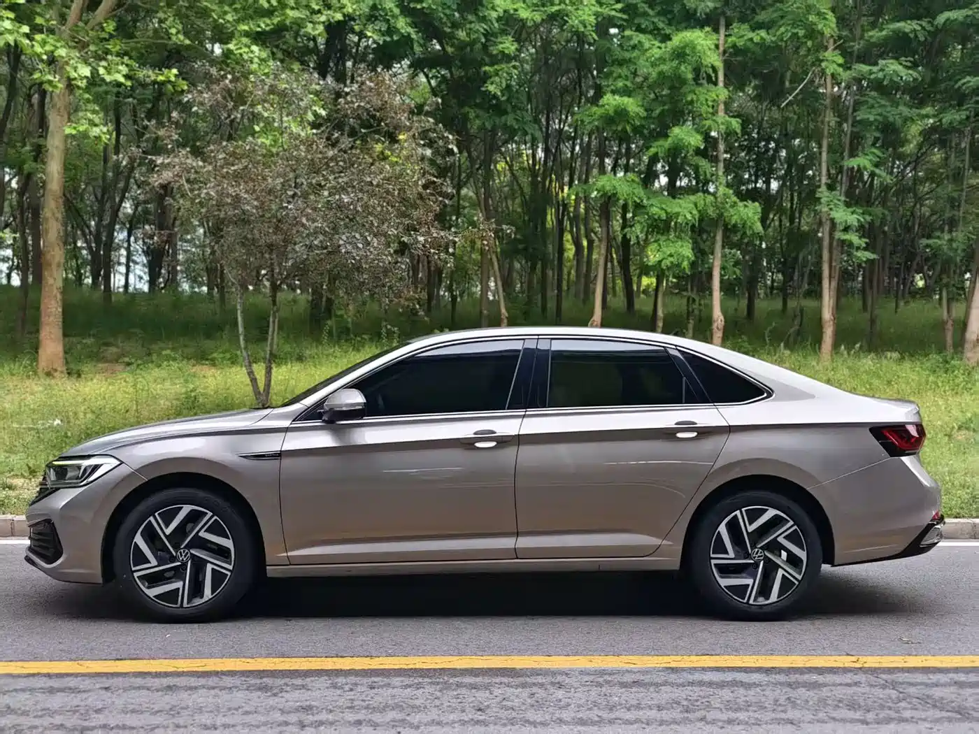 Volkswagen Sagitar 2023 Model Year 200TSI DSG Surpass Edition фото 3