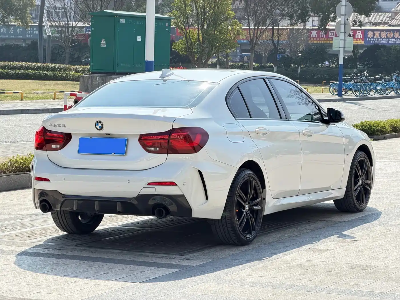 BMW 1 Series 2023 125i M Sport Shadow Edition фото 6