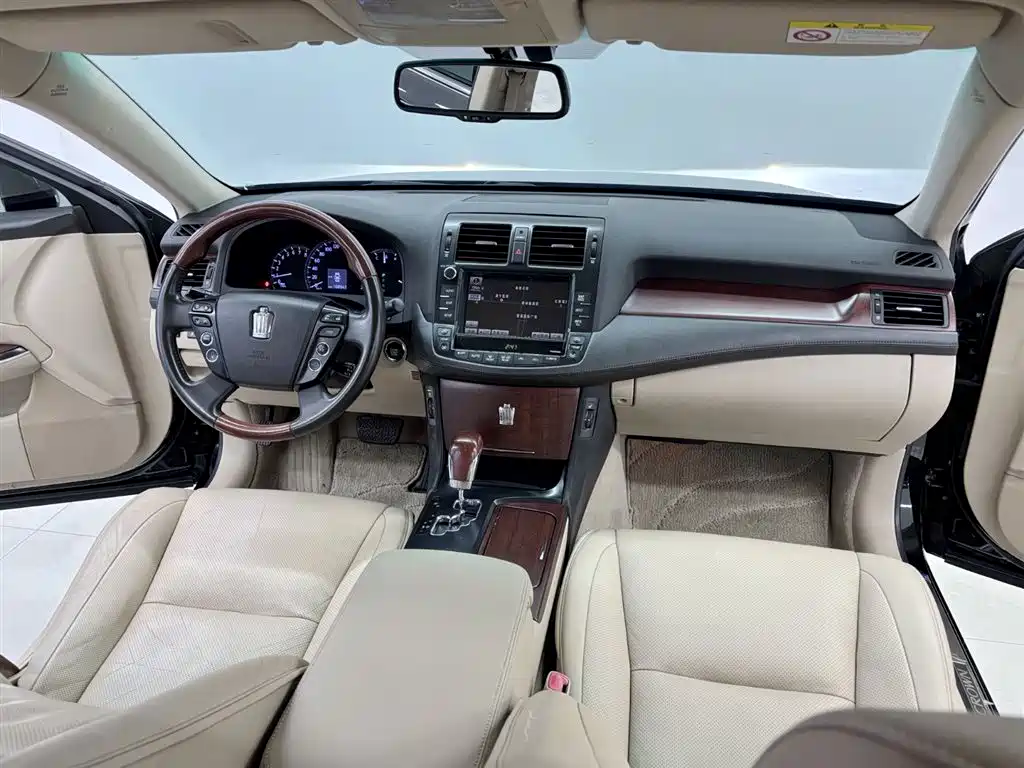 Toyota Crown 2010 4.3L Royal Saloon VIP фото 12