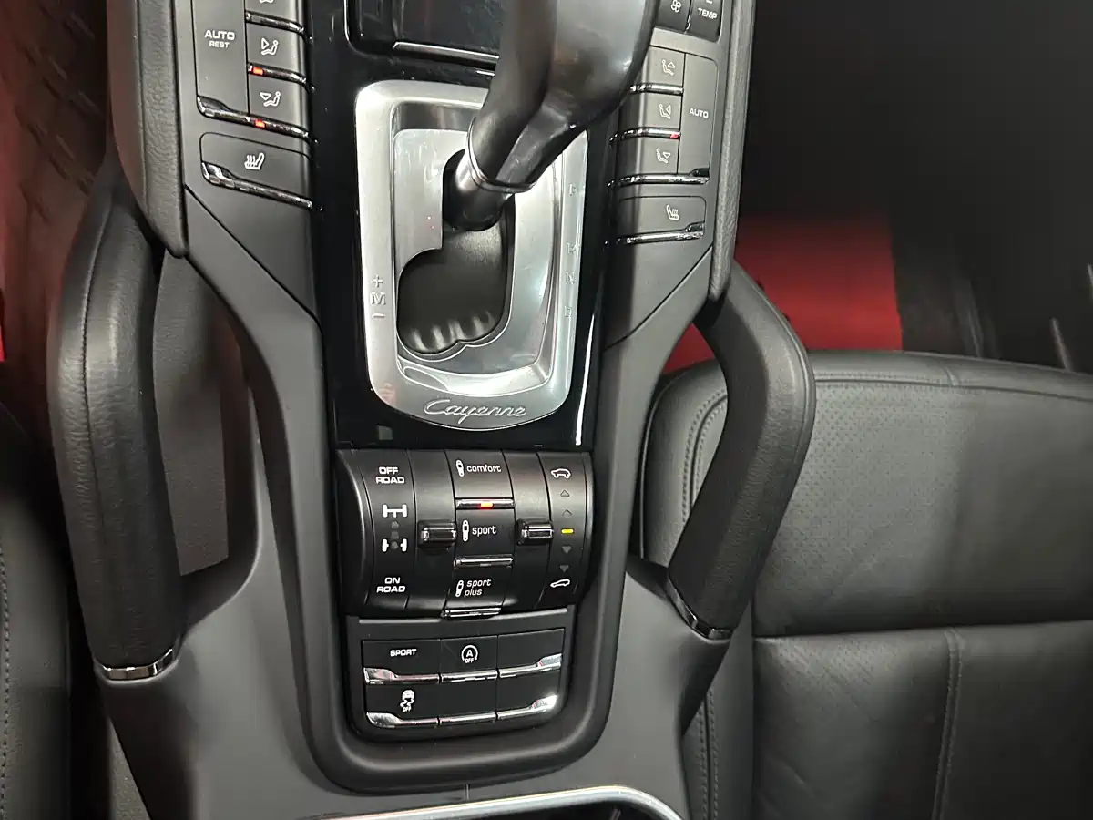 Porsche Cayenne 2016 Cayenne Platinum Edition 3.0T фото 13