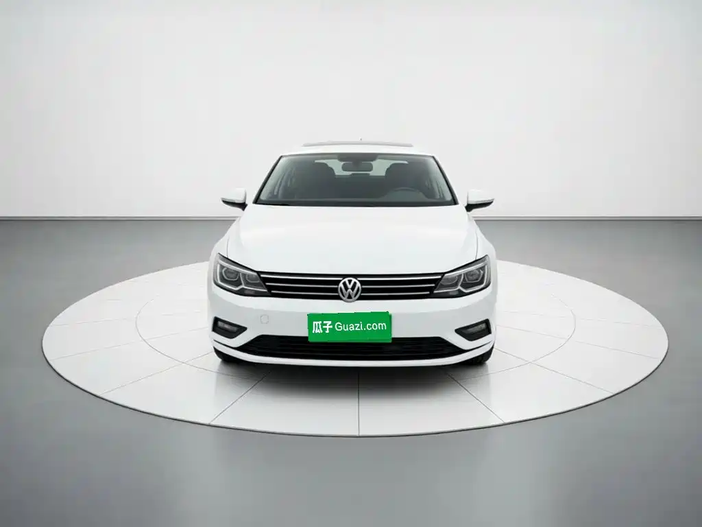 Photo 2 - Volkswagen Lamando