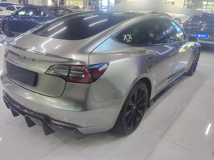 TESLA MODEL 3
