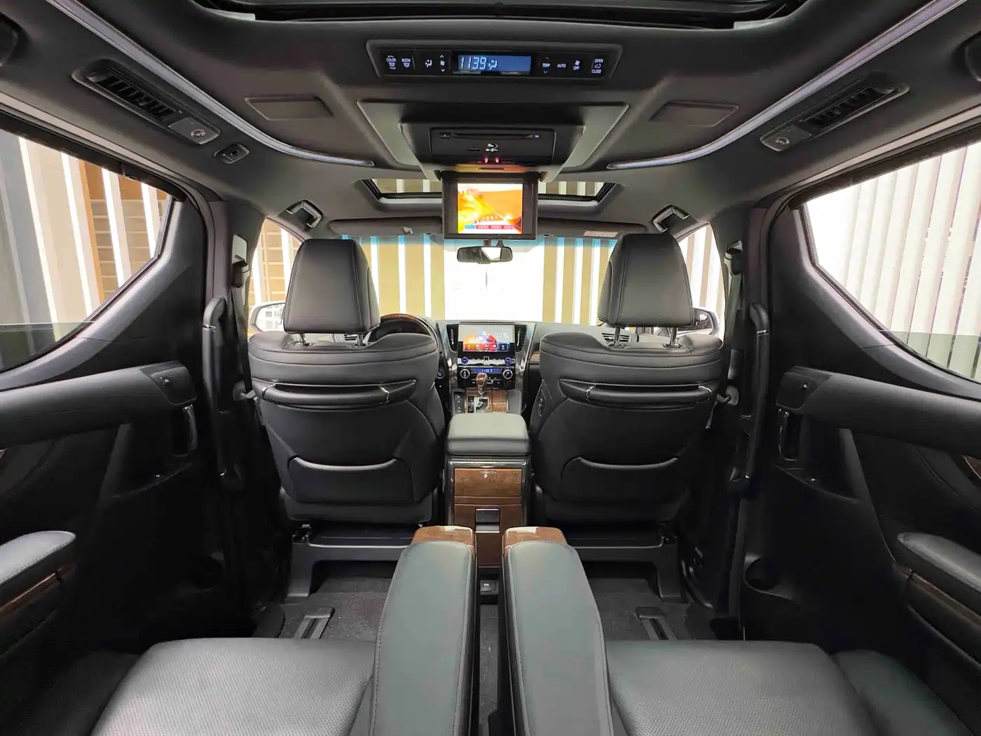 Toyota Alphard 2015 3.5L Premium Edition фото 24