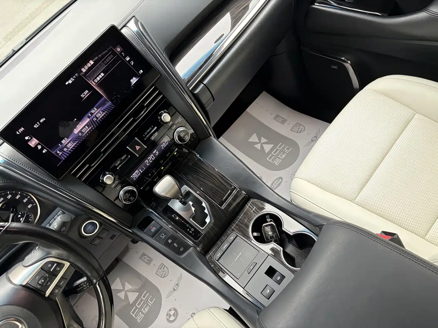 Lexus LM 2021 2020 300h 4-Seat Imperial Edition