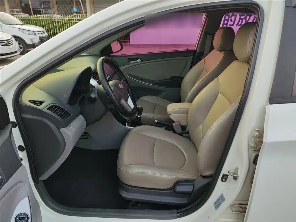 Hyundai Verna 2014 1.4L Manual Smart GLS фото 11