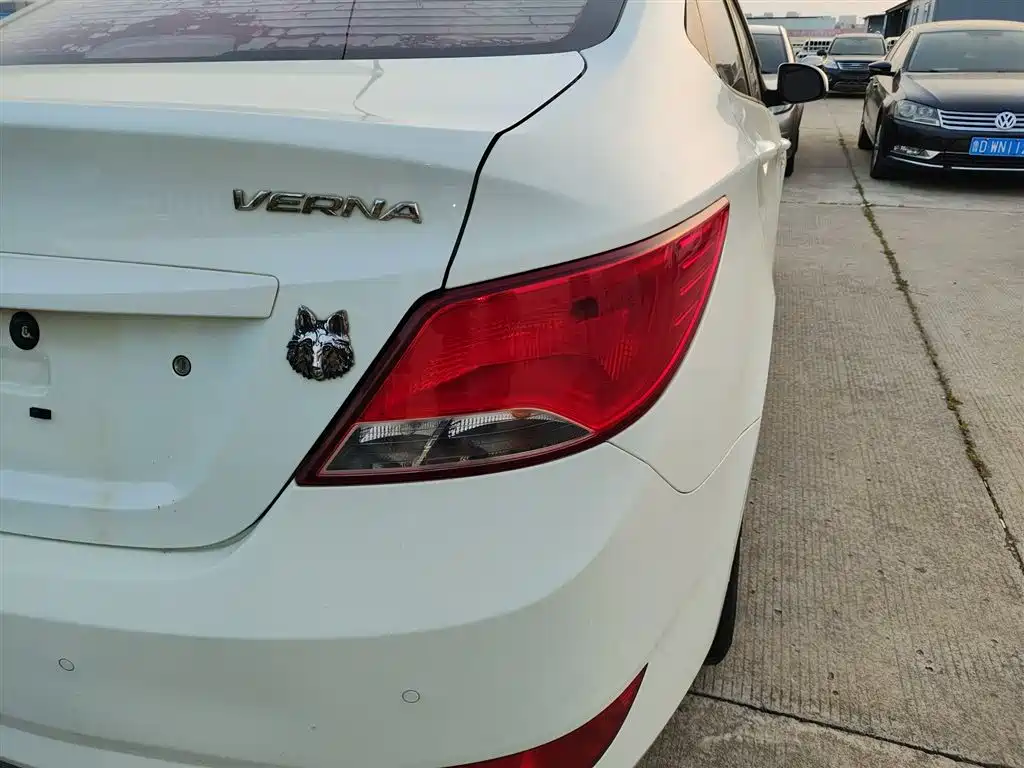 Hyundai Verna 2014 1.4L Manual Smart GLS фото 24