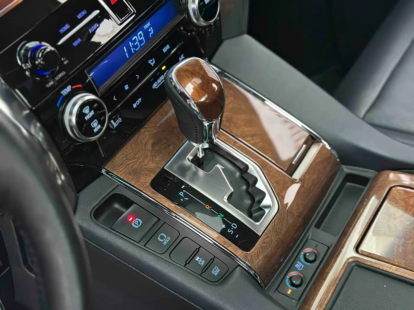 Toyota Alphard 2015 3.5L Premium Edition фото 25