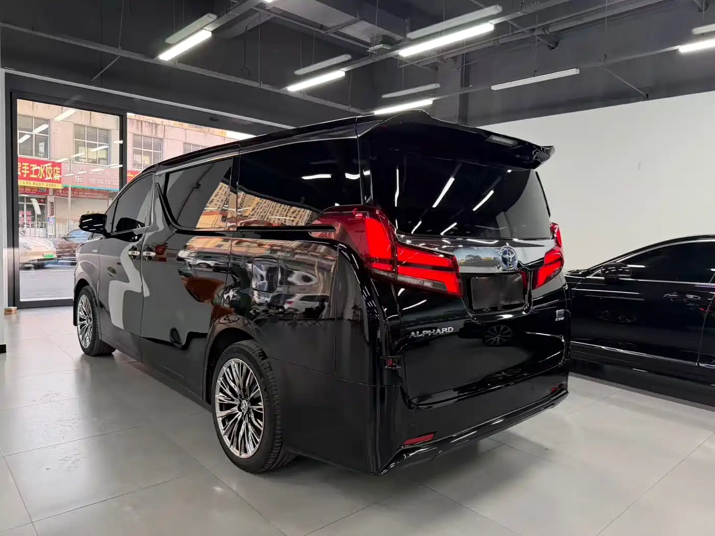 Toyota Alphard 2021 Hybrid 2.5L Luxury фото 7