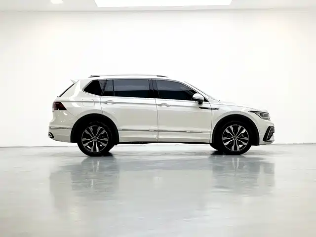 Volkswagen Tiguan L 2022 330TSI Auto 2WD R-Line Premium Edition фото 4