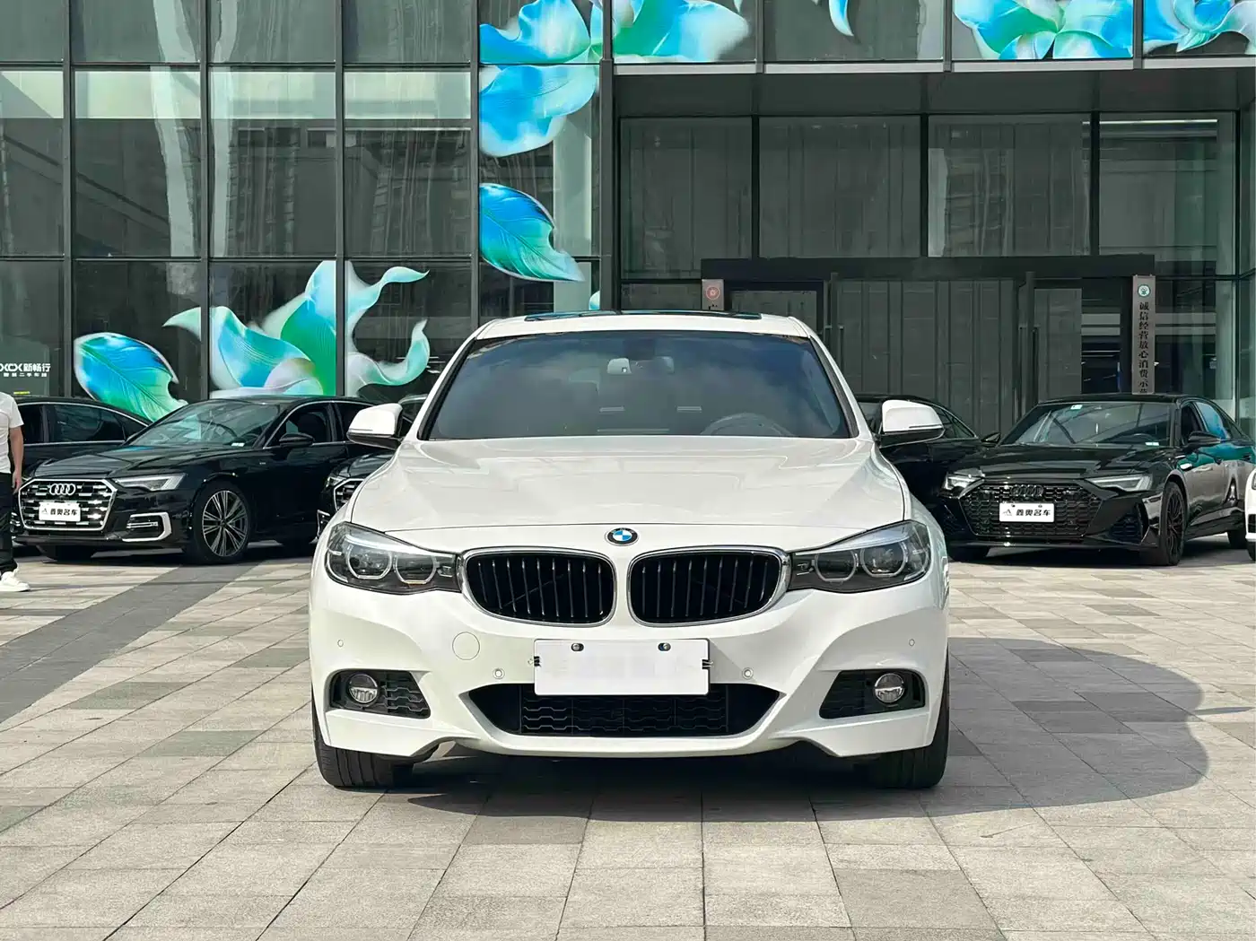 BMW 3 Series GT 2019 320i M Sport Package фото 2