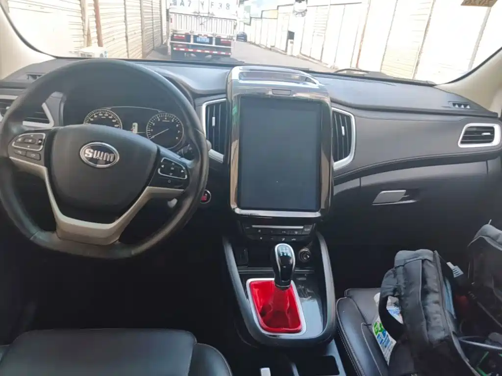 SWM Motor SWM X7 2018 2016 1.8L Manual Luxury 7-seater