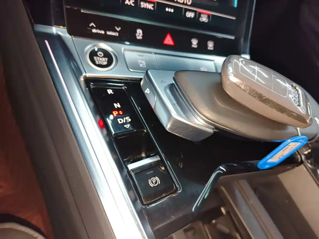 Photo 14 - Audi e-tron