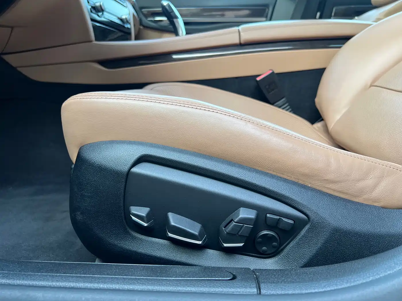 Photo 25 - BMW 7 Series