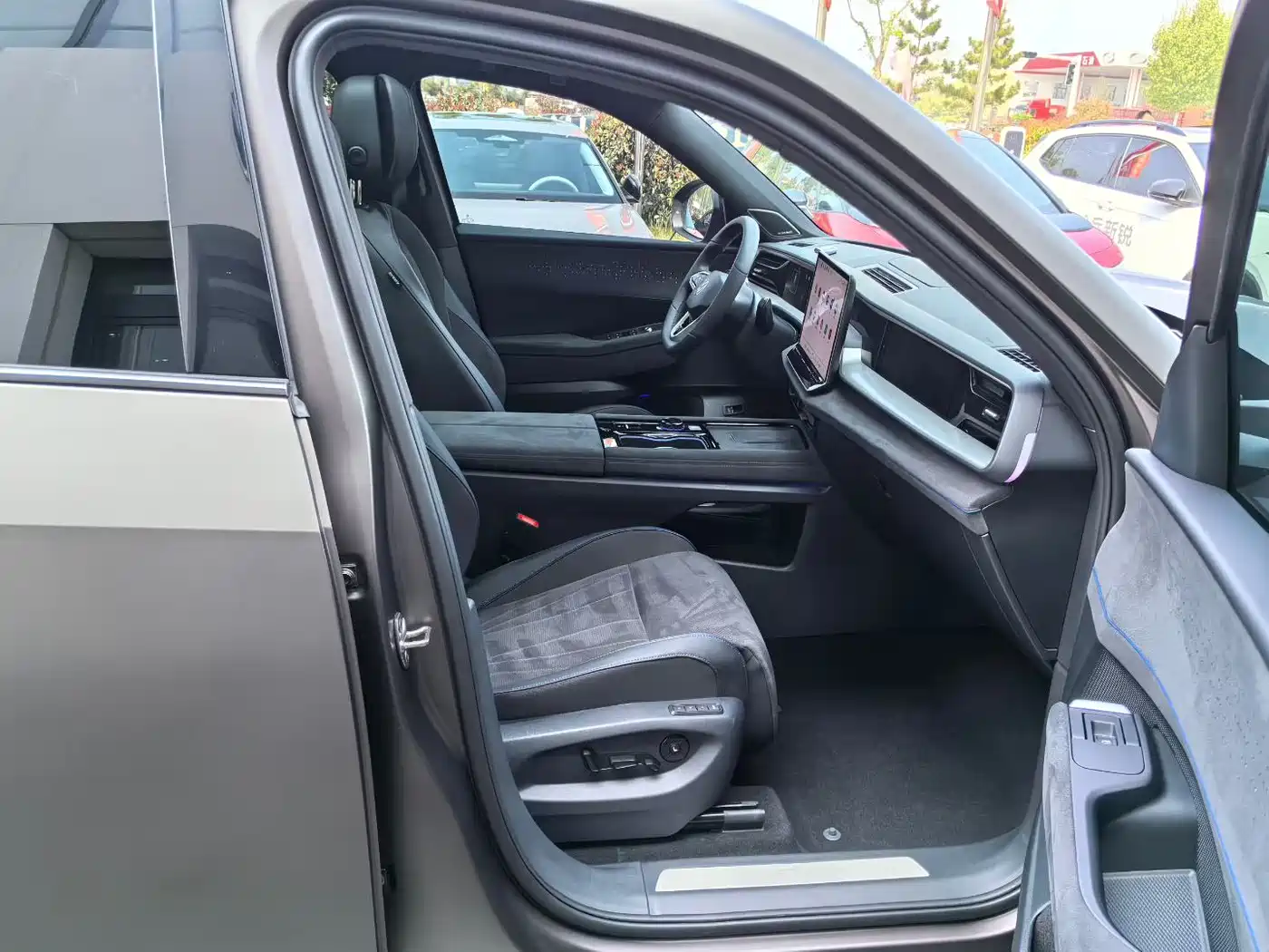 Volkswagen Teramont 2025 Teramont Pro 450TSI 4WD Summit Edition фото 6
