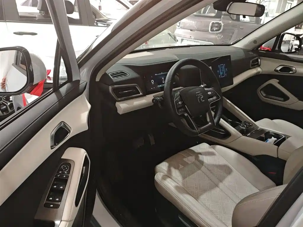 BYD Yuan UP 2024 401KM Leading Edition фото 16
