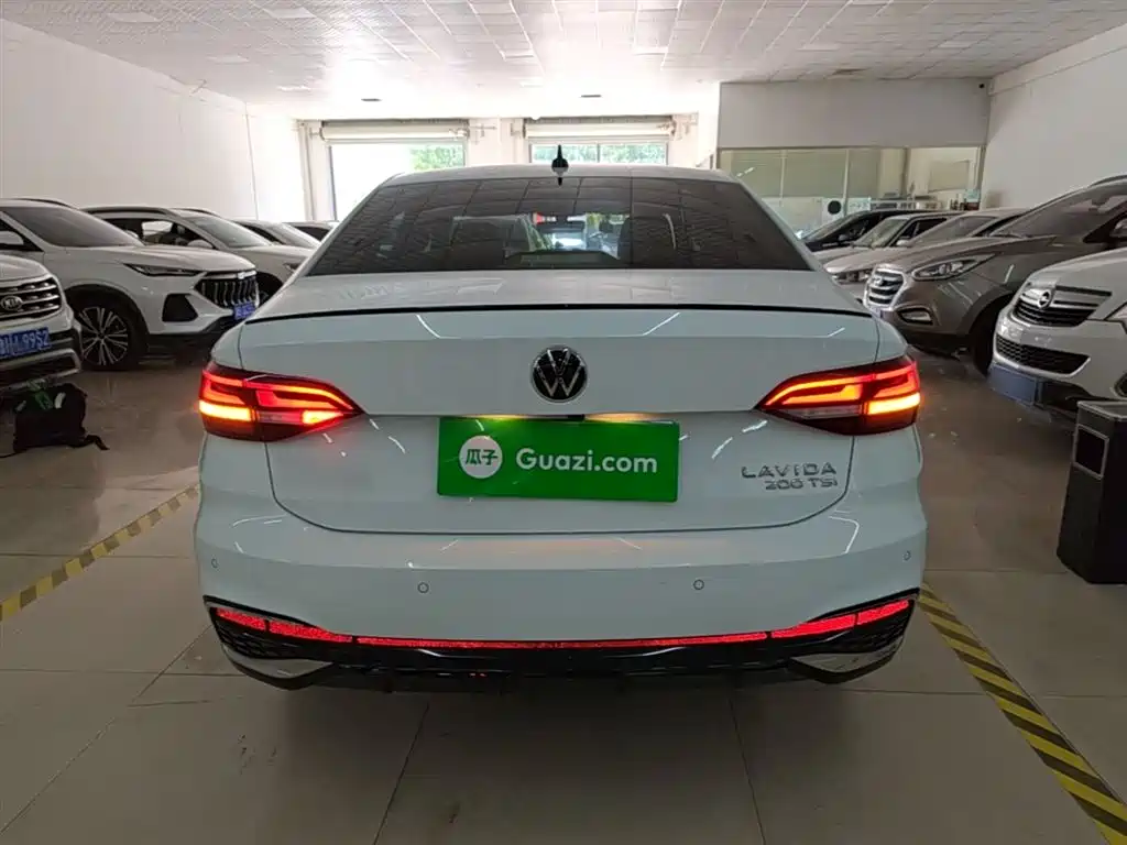 Volkswagen Lavida 2023 200TSI DSG Starlight Comfort Edition фото 6
