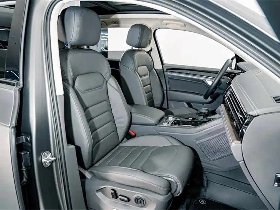 Volkswagen Touareg 2024 2023 3.0TSI R-Line Volcano Rock Paint Sport