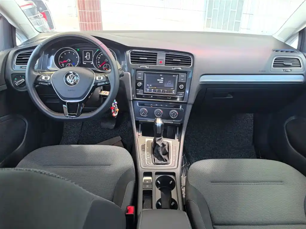 Volkswagen Golf 2018 1.6L Automatic Comfort фото 6
