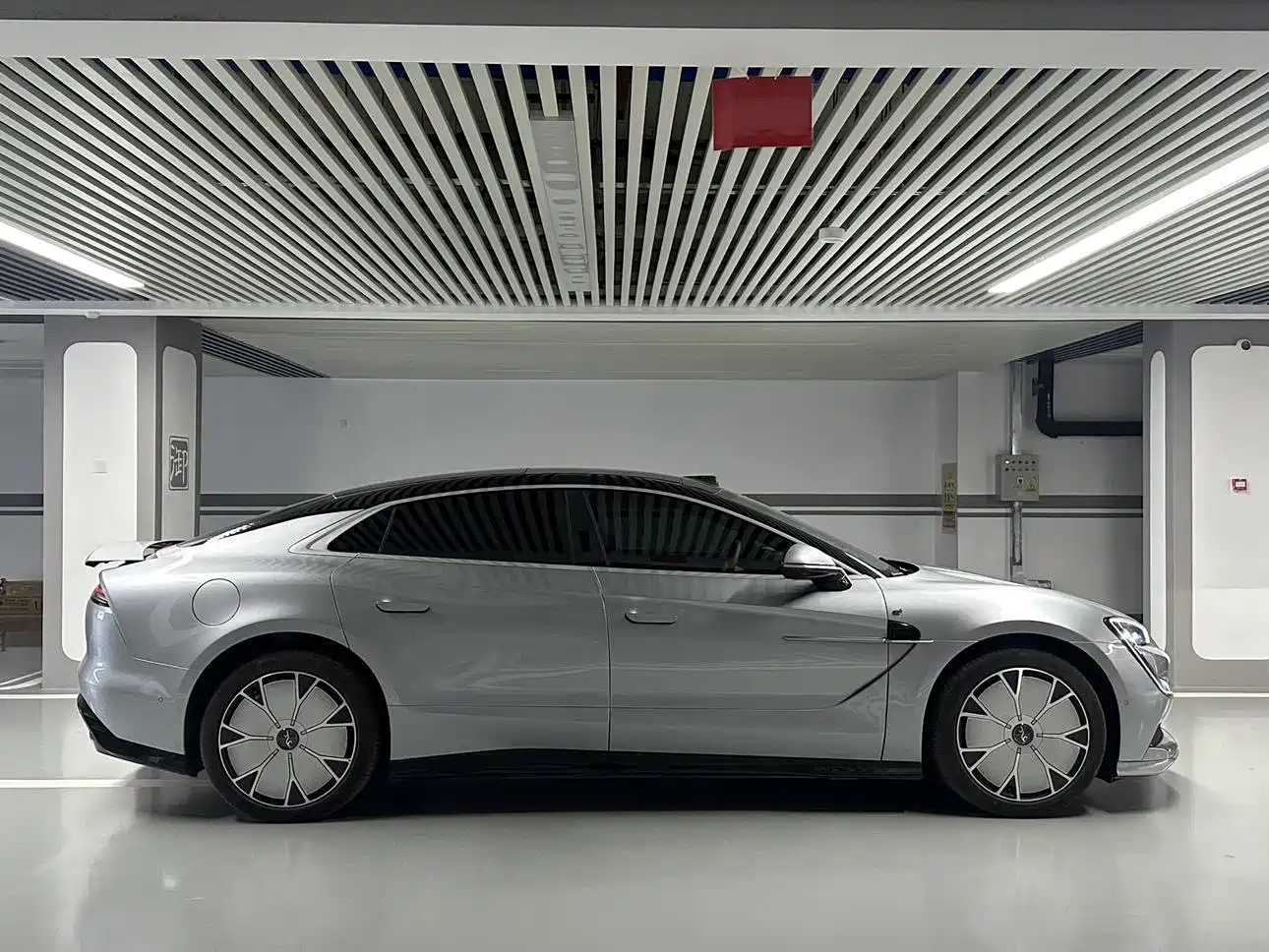 Yangwang U7 2025 EV 5-Seater Luxury фото 24