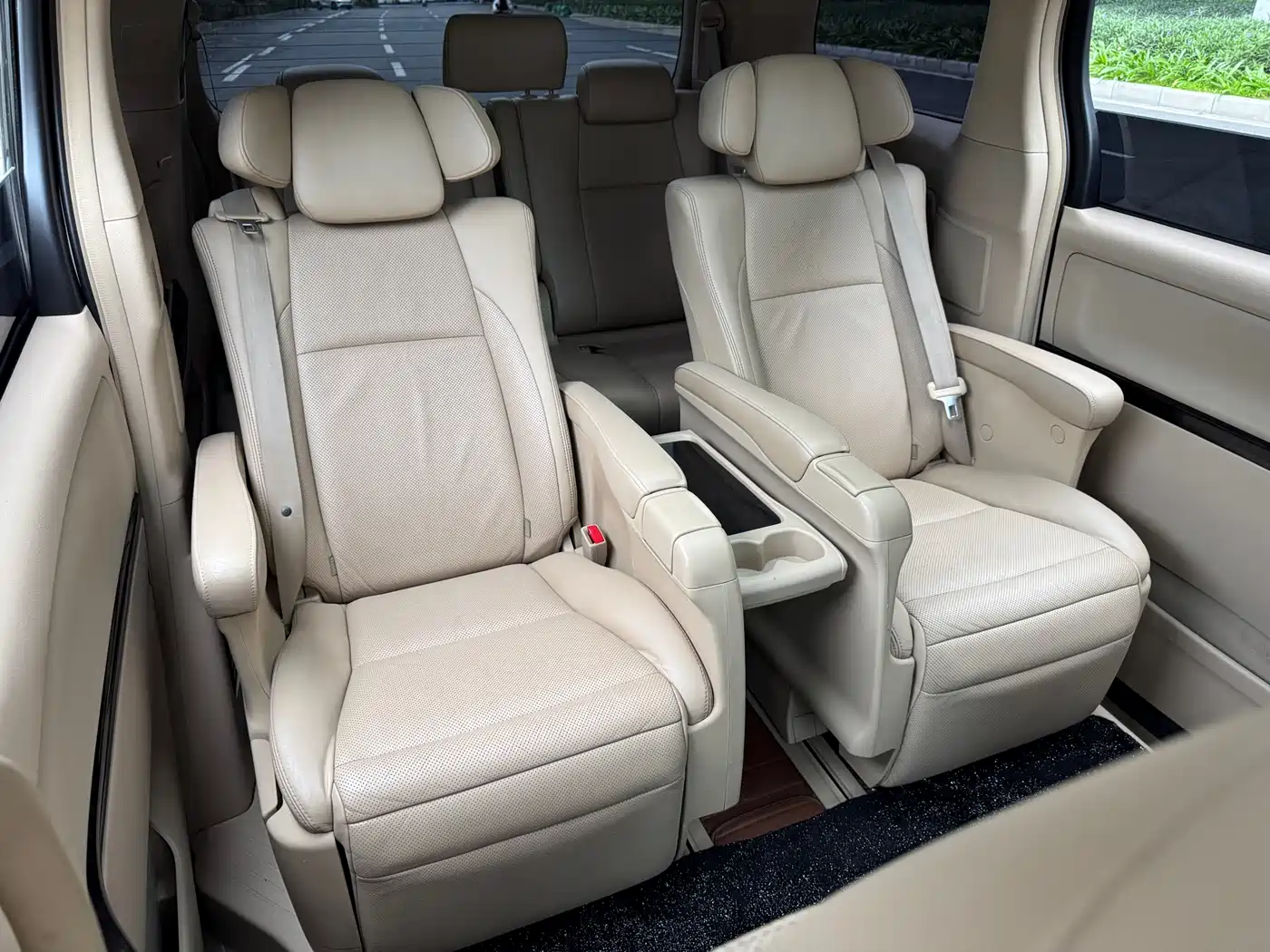 Toyota Alphard 2012 3.5L Luxury Edition фото 7