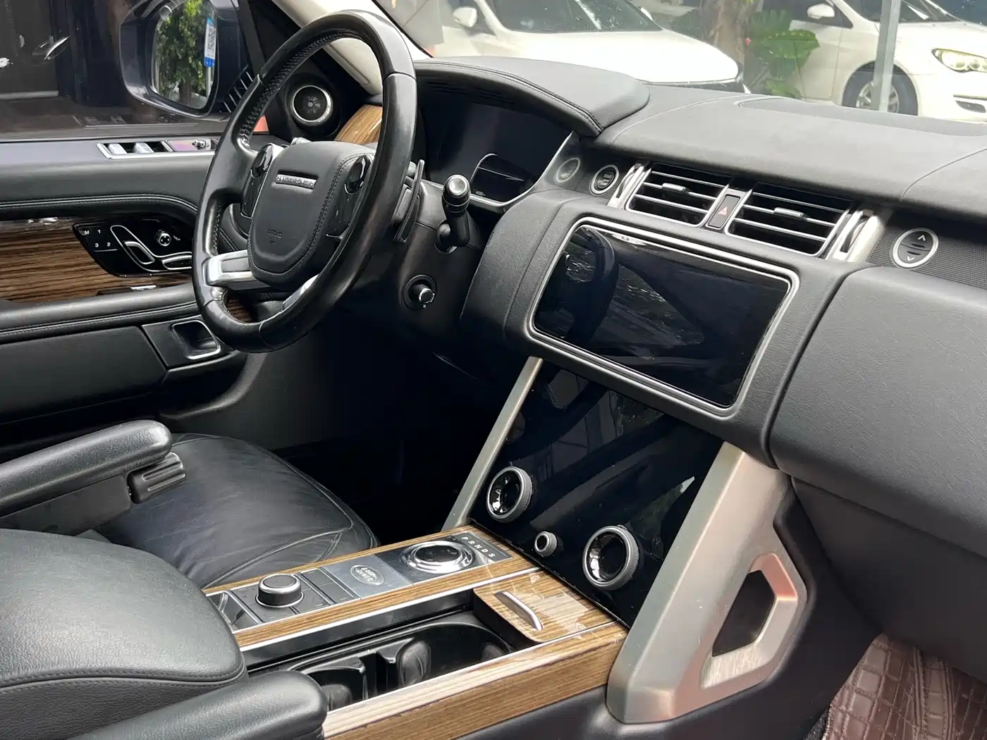 Land Rover Range Rover 2018 3.0 SC V6 Golden Age Edition фото 7