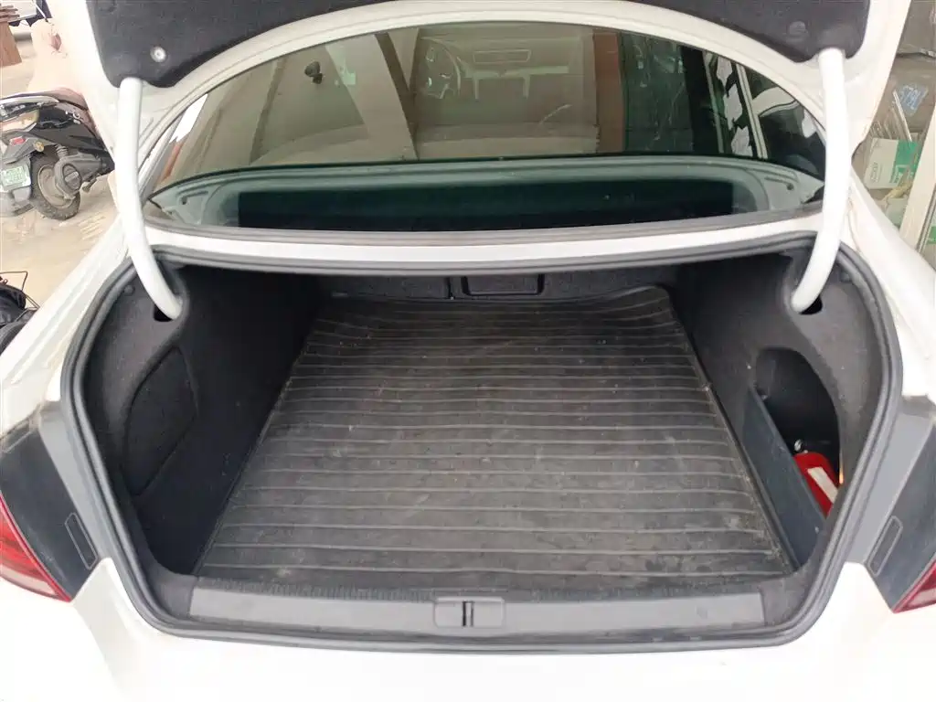 Volkswagen FAW-Volkswagen CC 2016 Model 1.8TSI Luxury фото 15