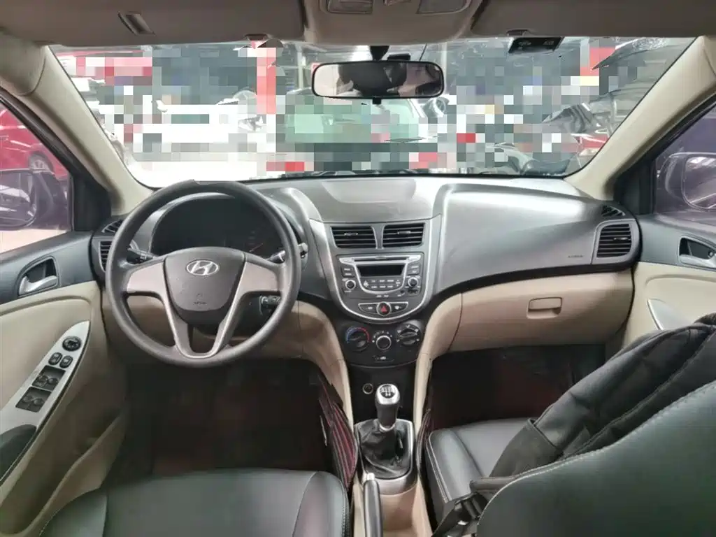 Hyundai Verna 2014 1.4L Manual Smart GLS фото 10