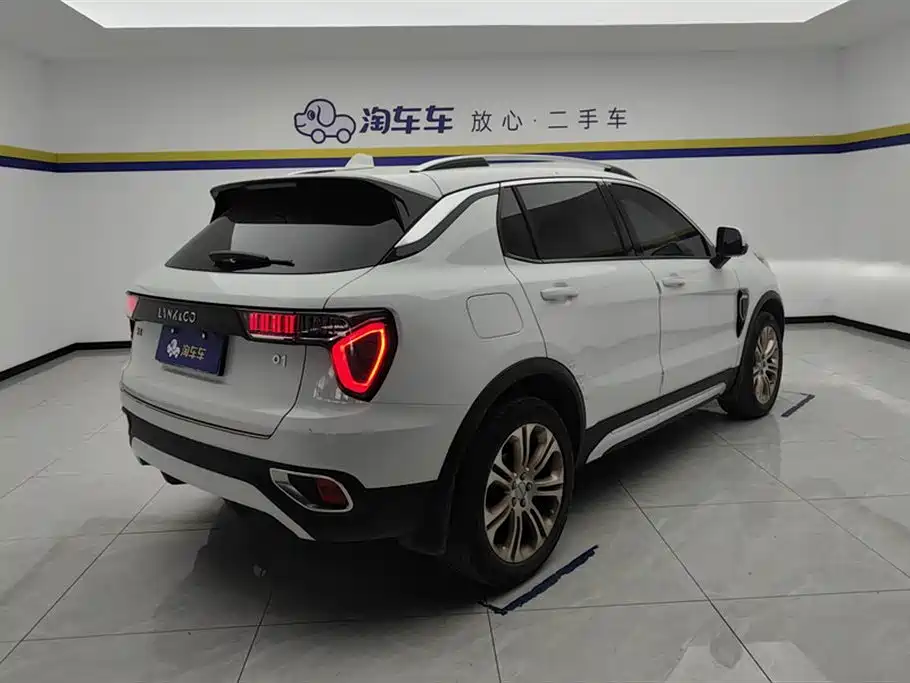 Lynk & Co 01 2017 2.0T 2WD Pro Version фото 3