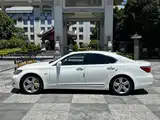 Фото 8 - Lexus LS