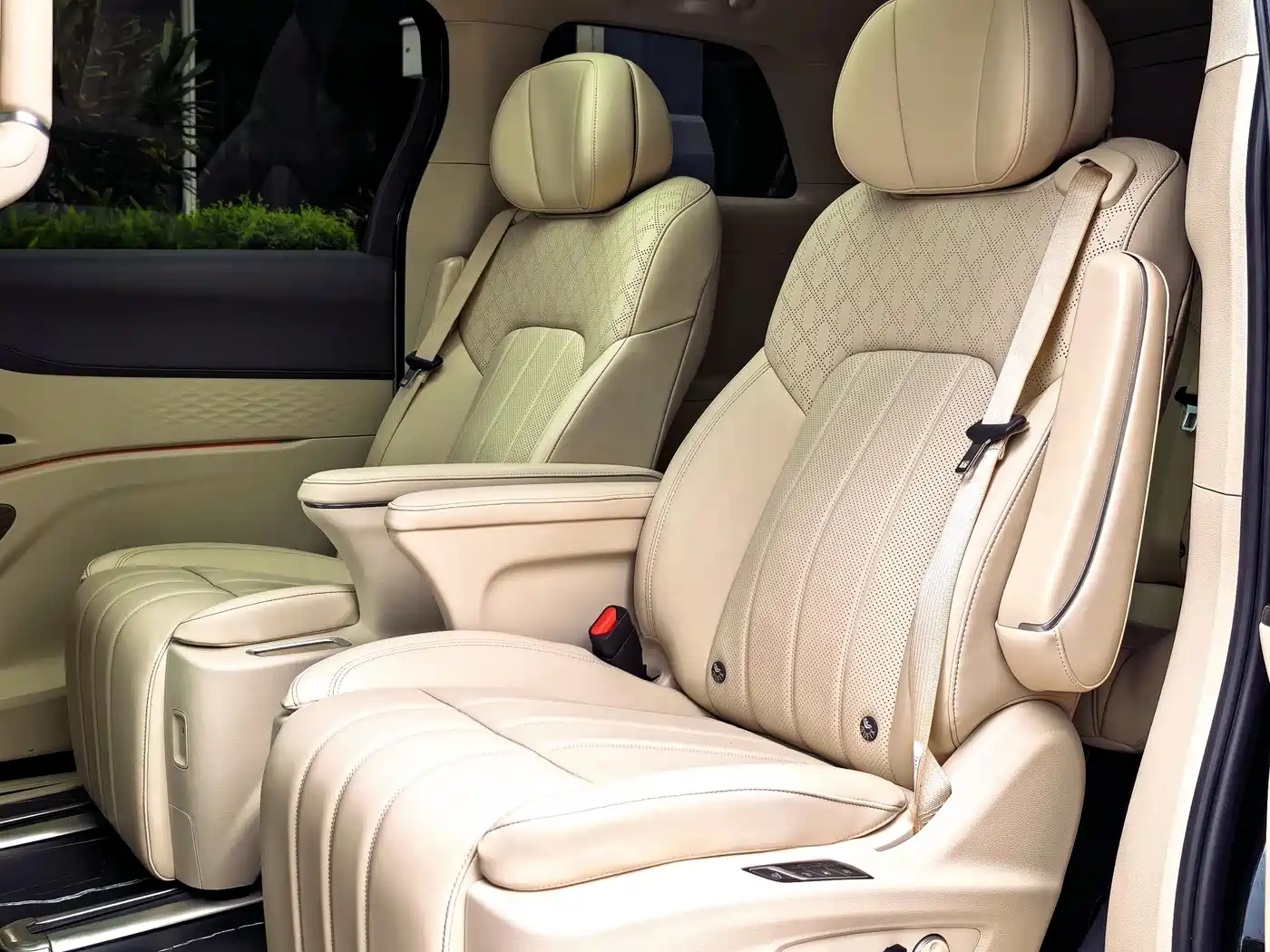 Voyah Auto Voyah Dreamer 2024 PHEV Extended Range Premium Edition фото 35
