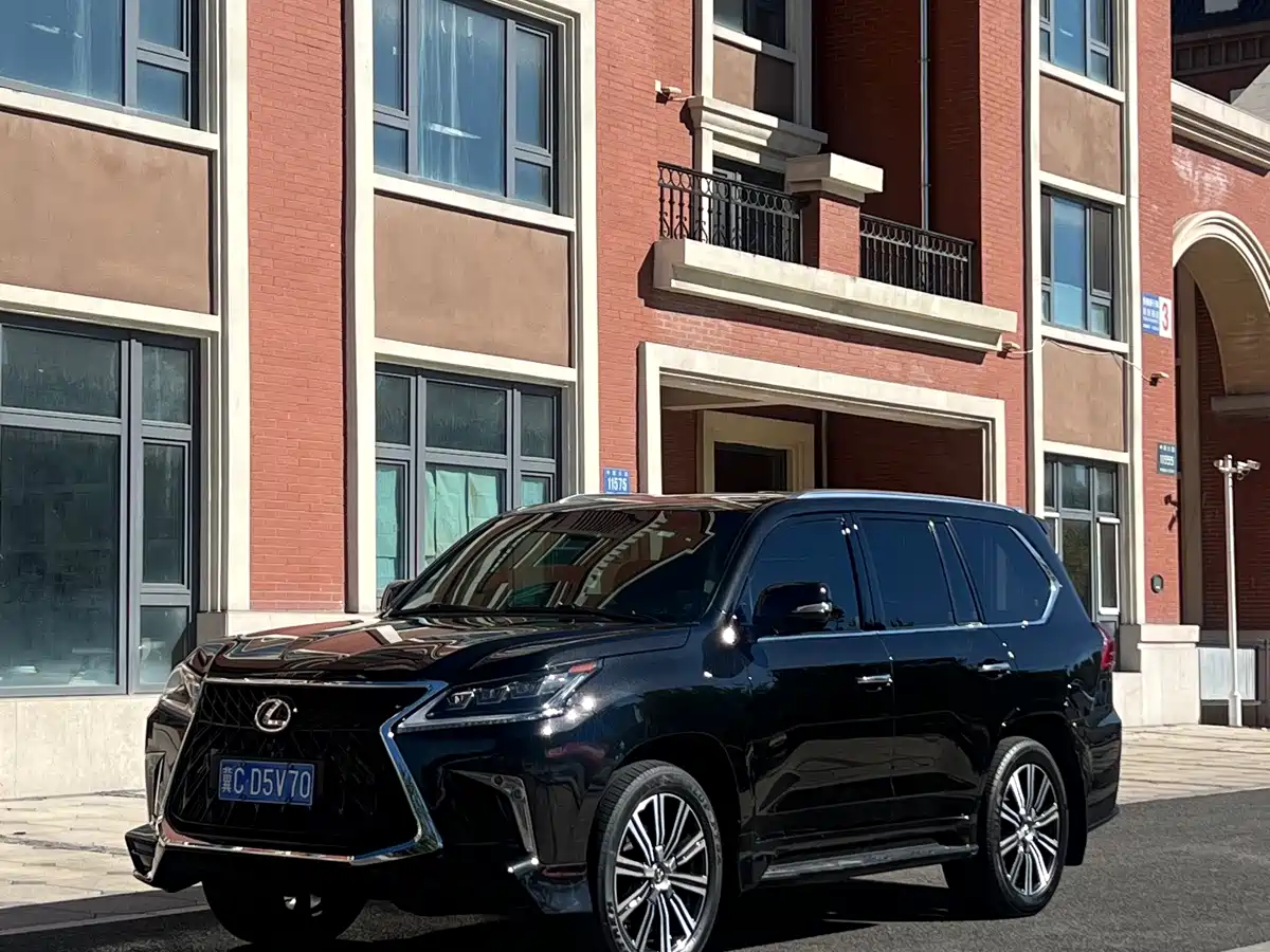 Фото 1 - Lexus LX