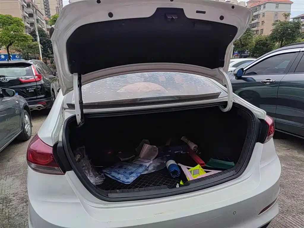 Hyundai Elantra 2016 Model 1.6L Automatic Smart Elite фото 19