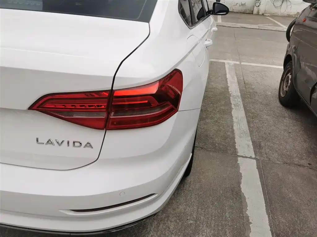 Volkswagen Lavida 2021 1.5L Auto Comfort Edition фото 8