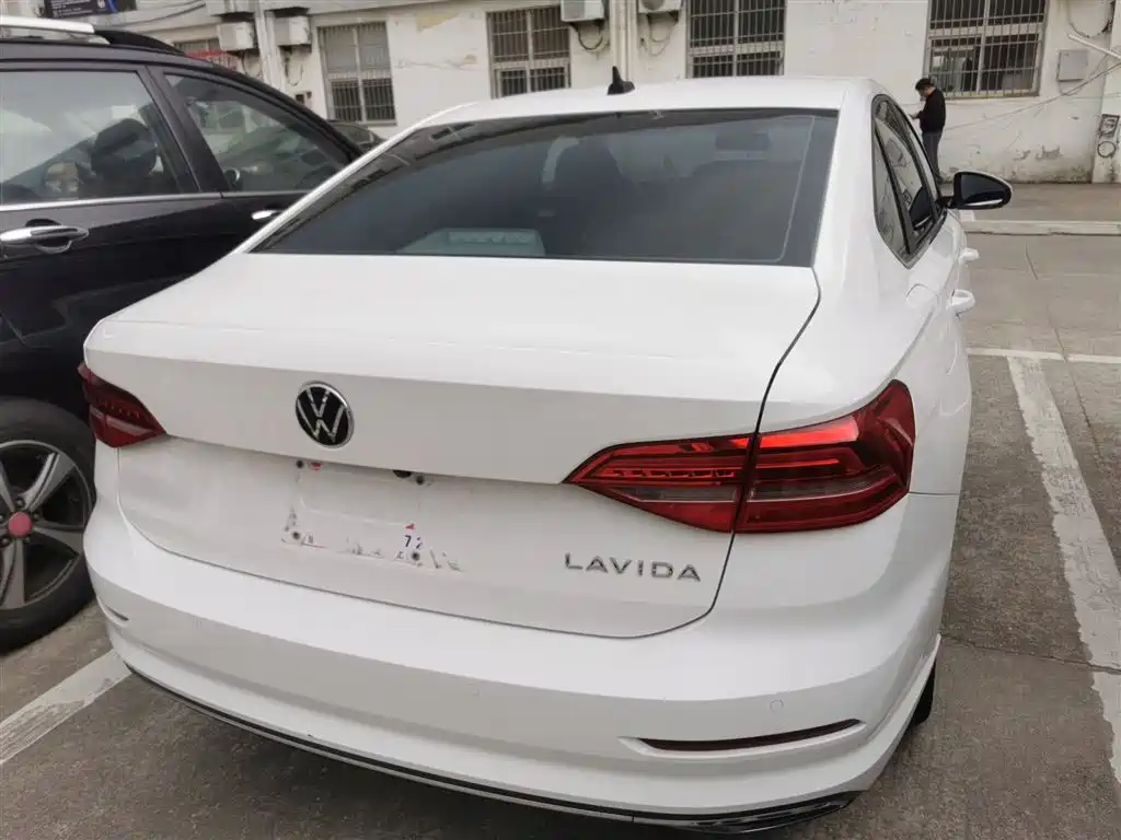 Volkswagen Lavida 2021 1.5L Auto Comfort Edition фото 6