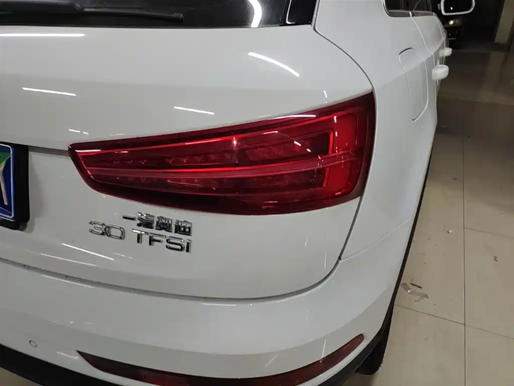 Audi Q3 2018 30th Anniversary Edition 30 TFSI Standard фото 8