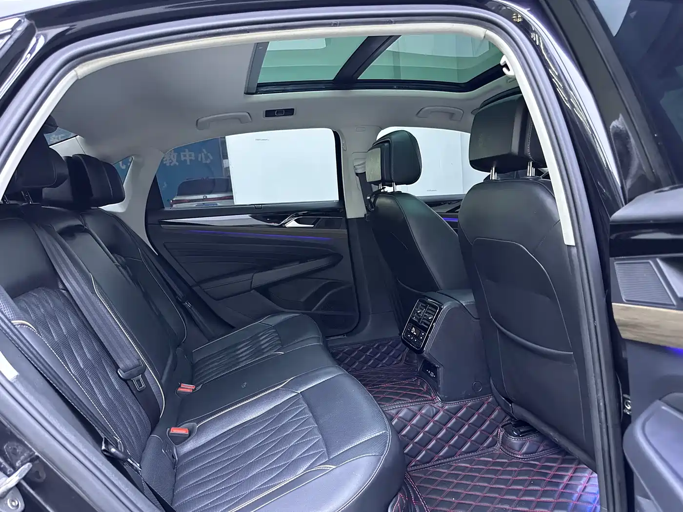 Volkswagen Passat 2020 330TSI Luxury Edition China VI фото 13