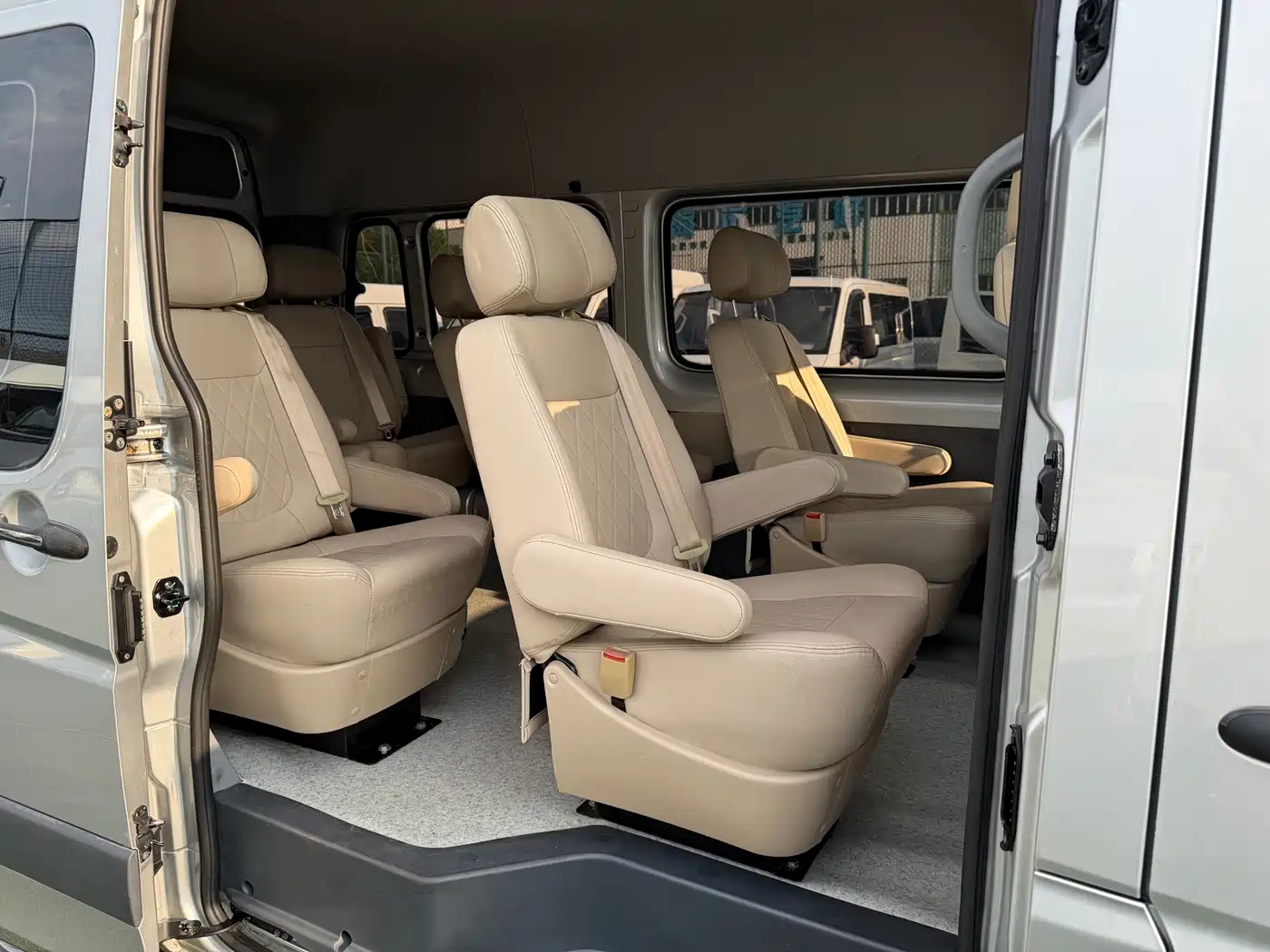 Foton Tuyano 2022 2022 2.0T Passenger Comfort Manual Long Wheelbase Medium Roof Rear Single Tire 9-Seater