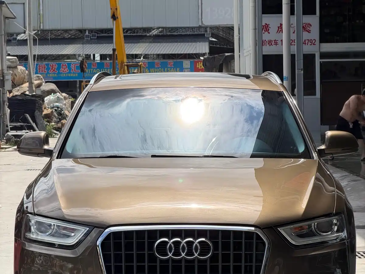Photo 2 - Audi Q3