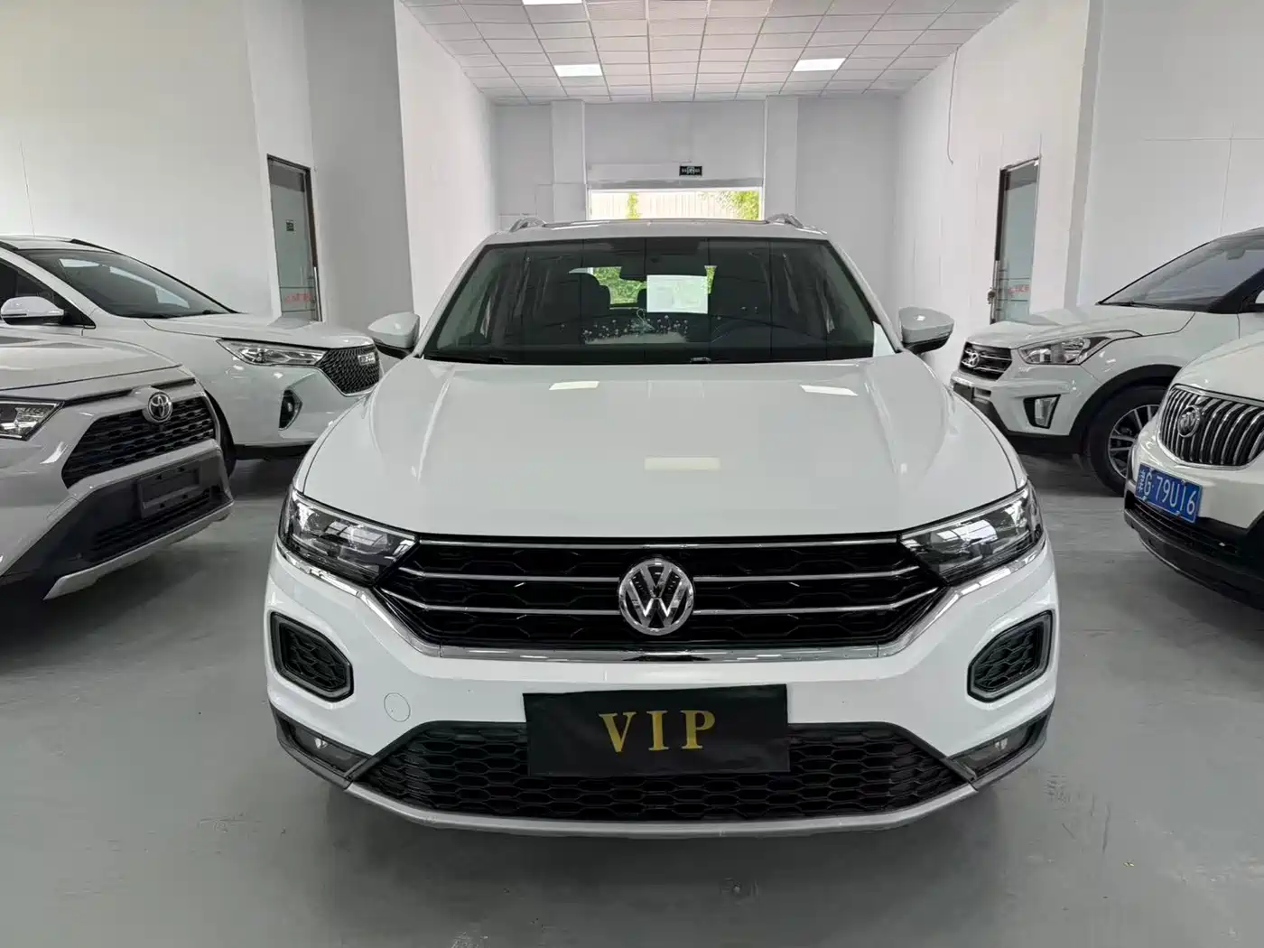 Фото 2 - Volkswagen T-ROC
