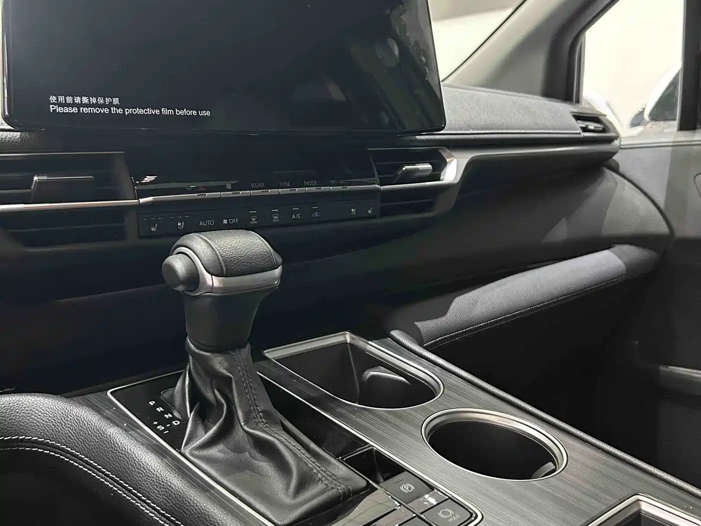 Toyota Sienna 2023 2.5L Hybrid Premium Edition фото 8