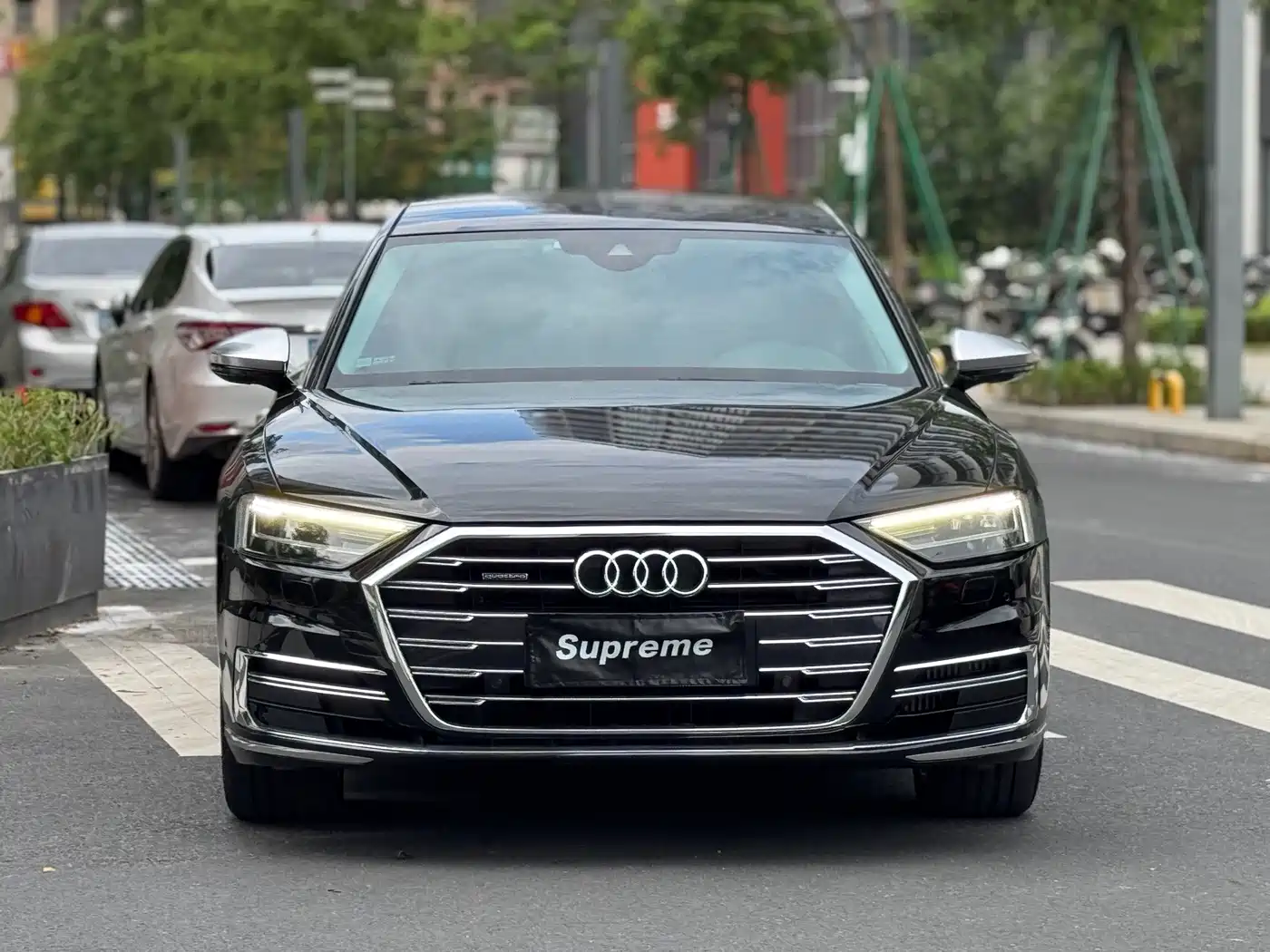 Фото 2 - Audi A8